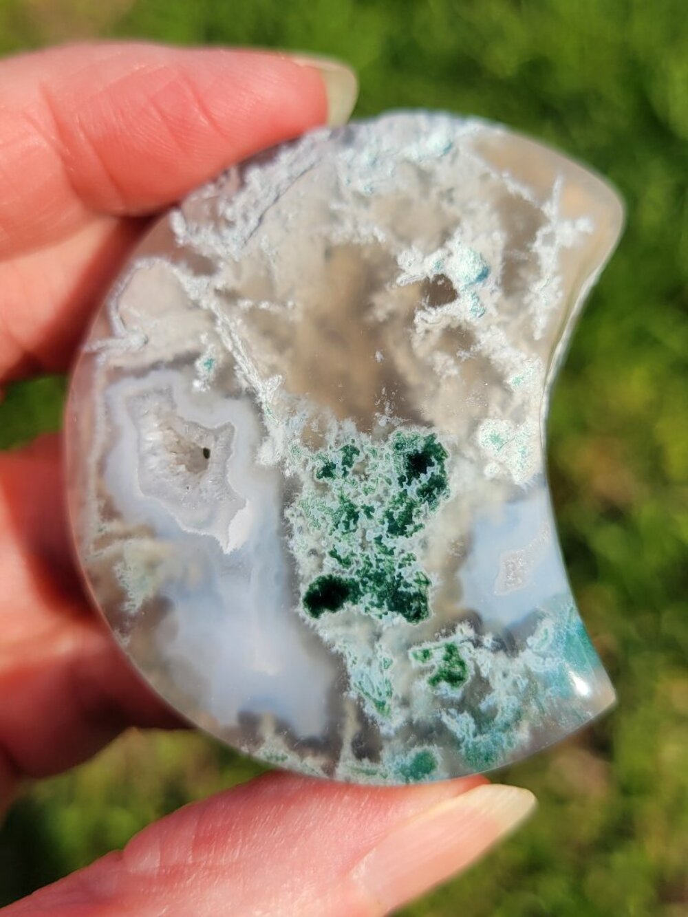 Moss Agate Moon Palm Stone  (MA902)